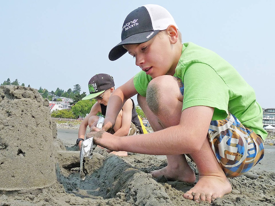 8005533_web1_170806-LAT-PAN-sand-castle-2