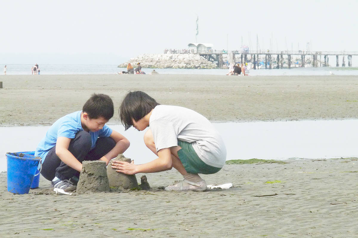 8005533_web1_copy_170806-LAT-PAN-sand-castle-1