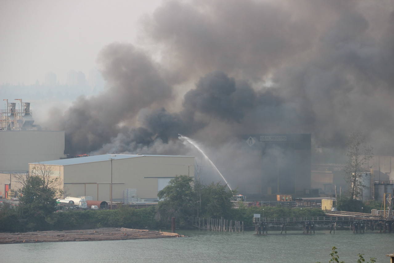 8014430_web1_170807-NDR-AnnacisIslandFire2_1