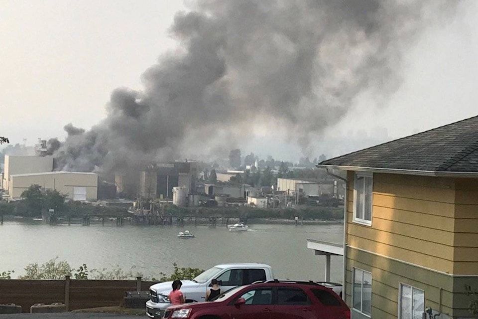 8017501_web1_20170808-KCN-M-8014430_web1_170807-NDR-AnnacisIslandFire1_1