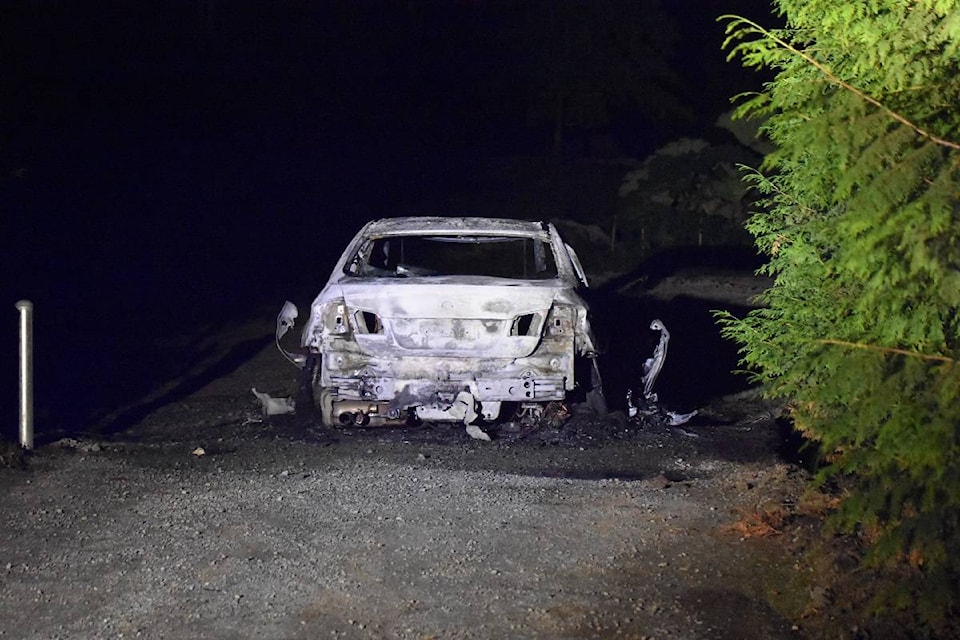 8105670_web1_burnt-car