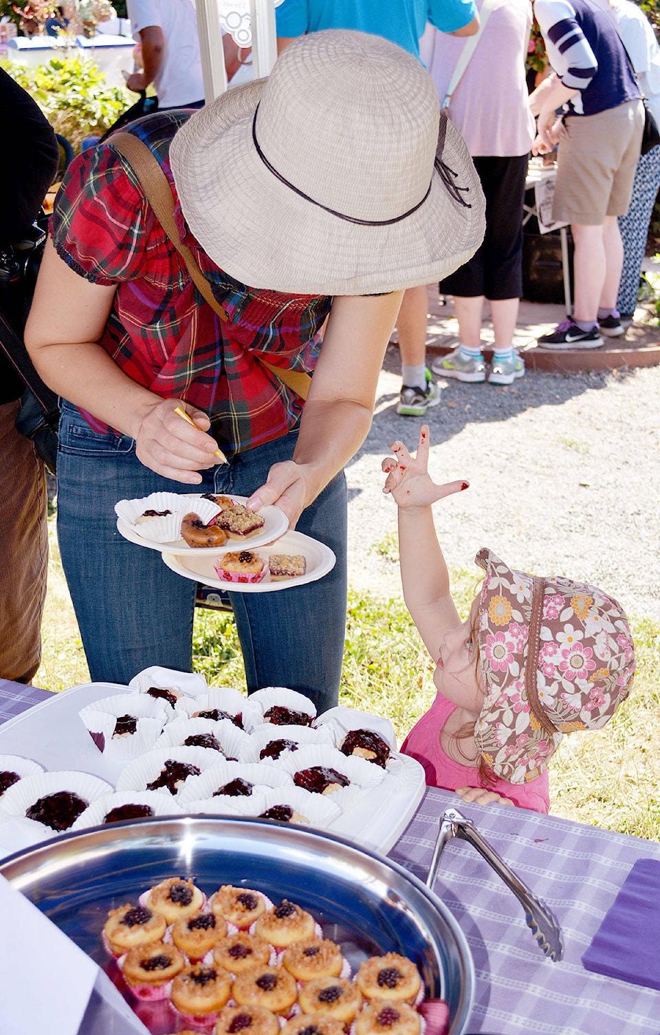 8161532_web1_170823-LAT-BlackberryBakeOff1