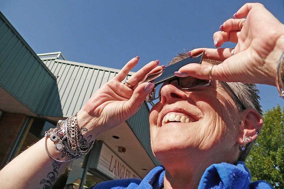 8180919_web1_170821-LAT-watching-eclipse
