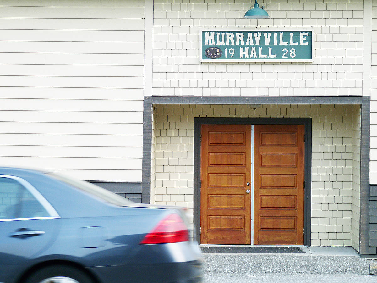 8208557_web1_170813-LAT-MURRAYVILLE-hall