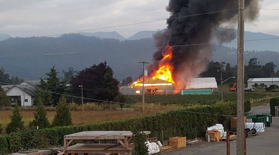 8469826_web1_Fire-South-Sumas