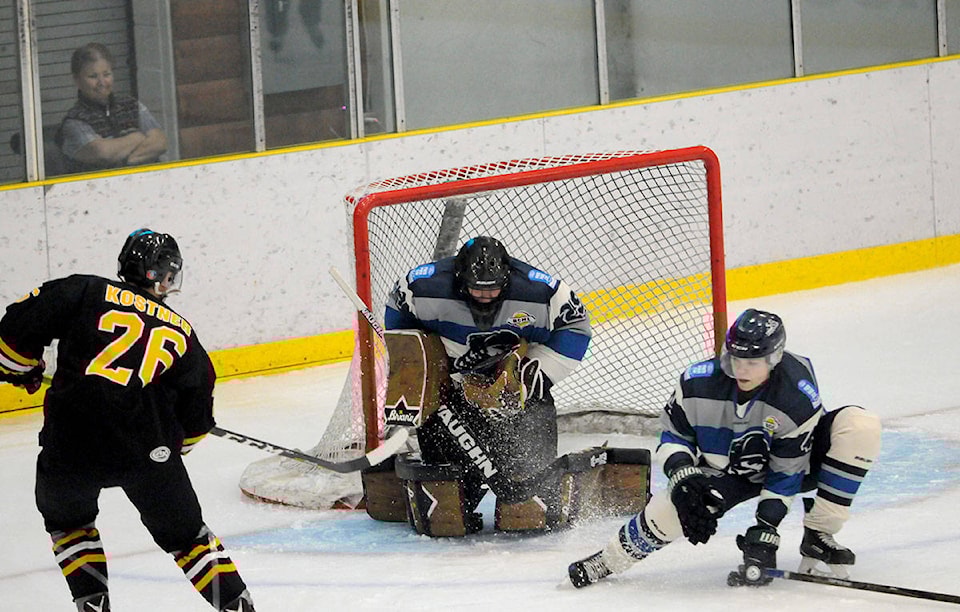 8549406_web1_170906-LAT-Sports-Trappers-Carew