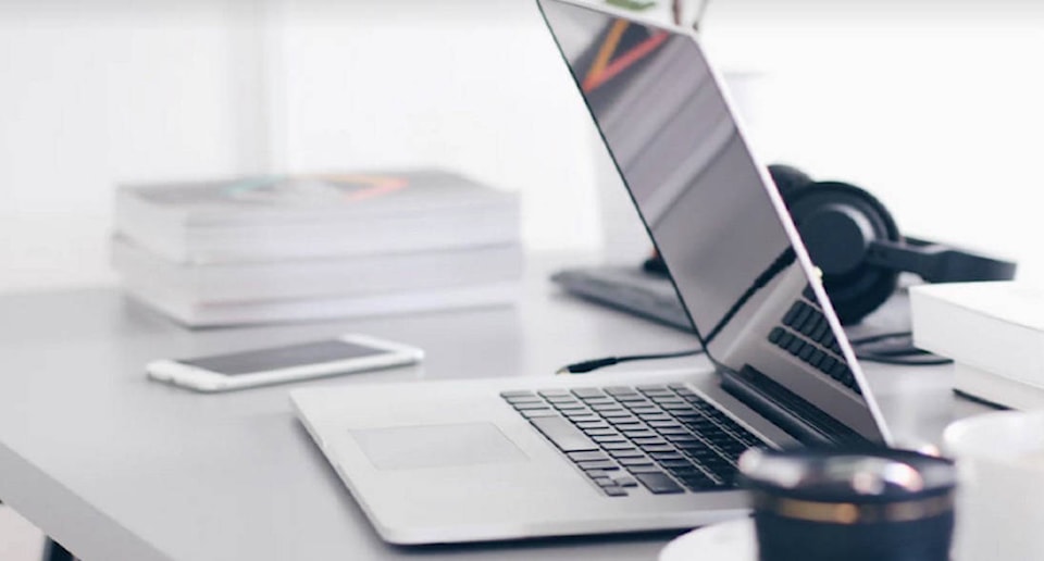 8562212_web1_170919-LAT-M-desk-christopher-gowen-photo-unsplash.jpg