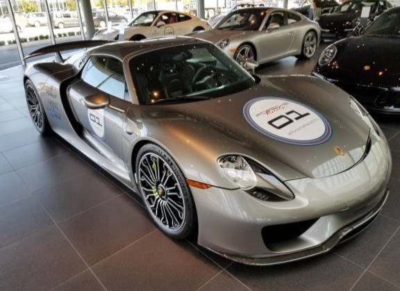 8570311_web1_porsche-full