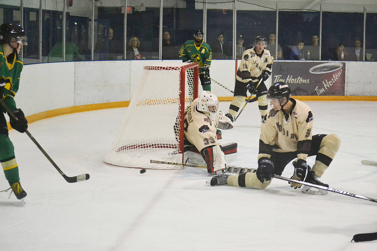 8718373_web1_171005-ALT-Kodiaks-topple-Knights_12