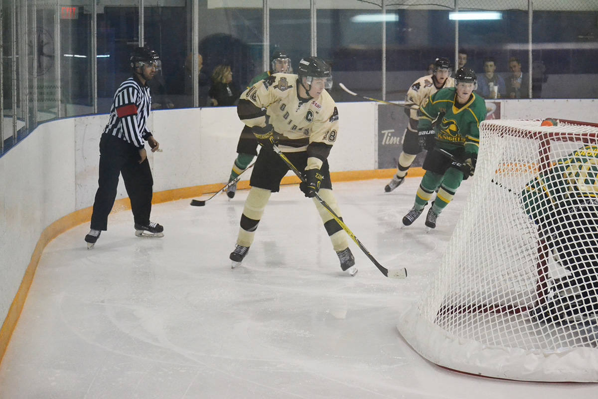 8718373_web1_171005-ALT-Kodiaks-topple-Knights_14