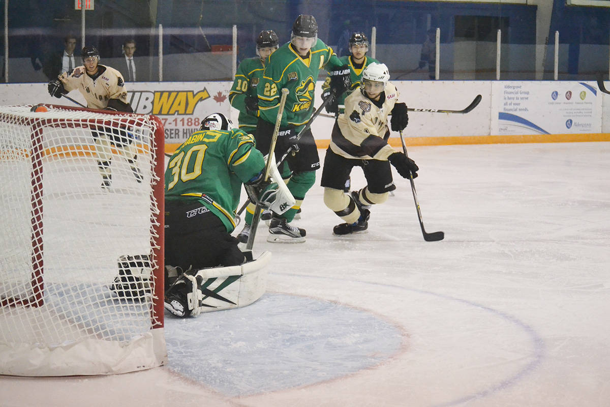 8718373_web1_171005-ALT-Kodiaks-topple-Knights_5