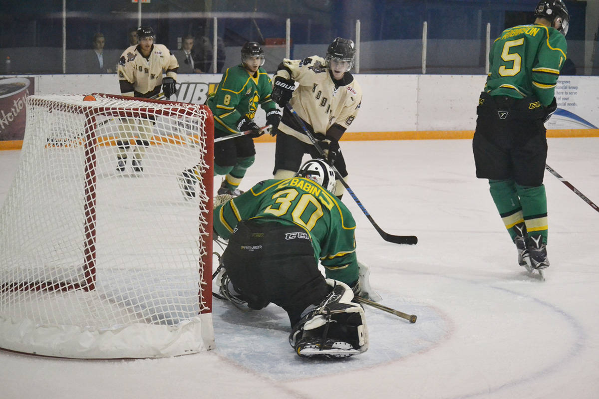 8718373_web1_171005-ALT-Kodiaks-topple-Knights_6