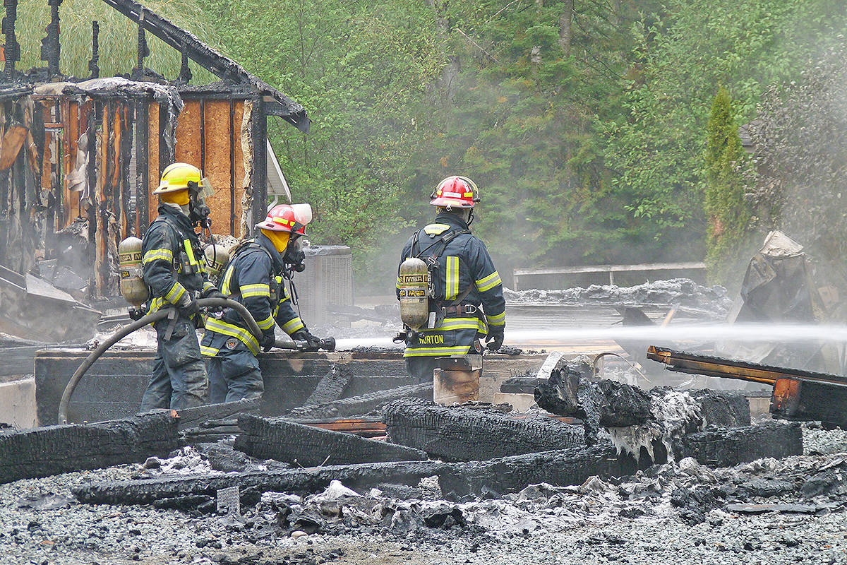 8740876_web1_171001-LAT-house-fire-2