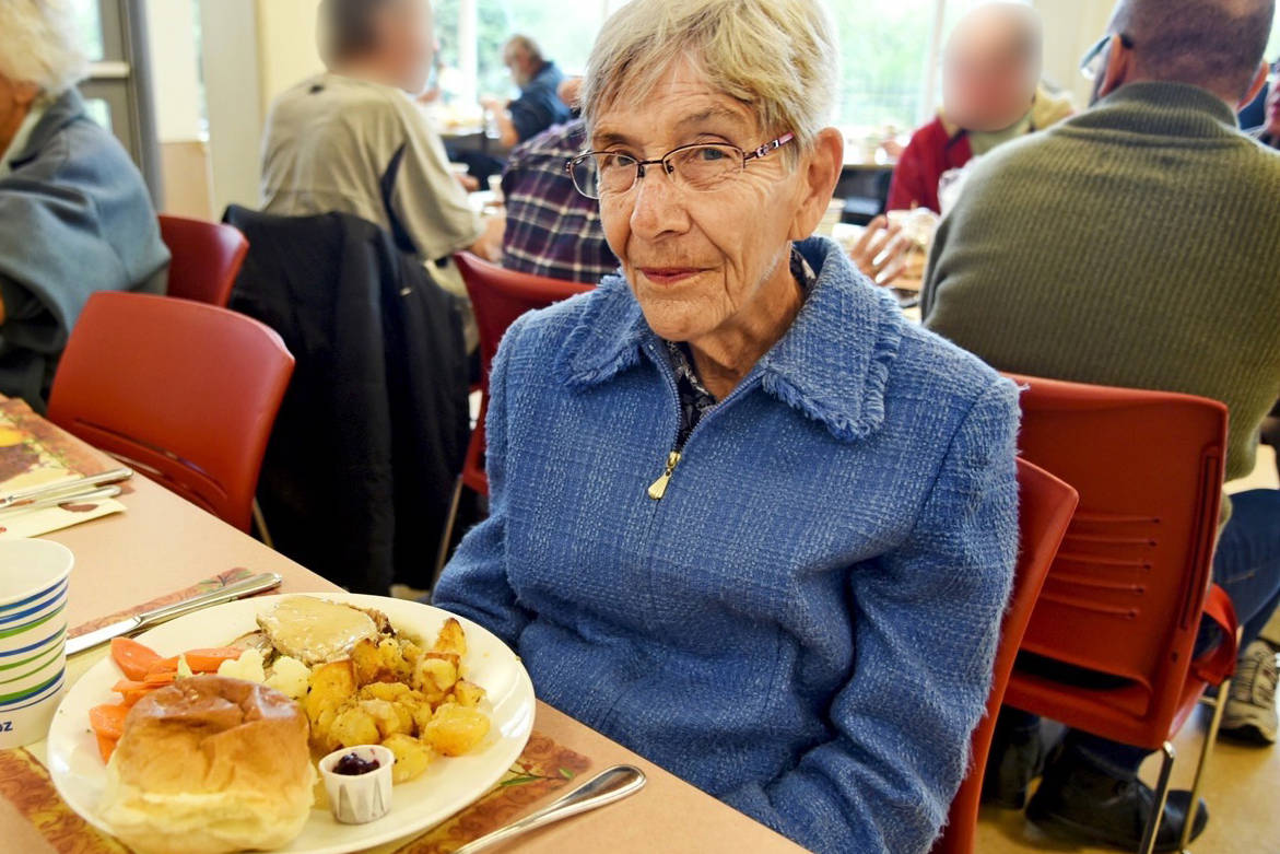 8834670_web1_171011-LAT-GatewayOfHopeThanksgiving2_5