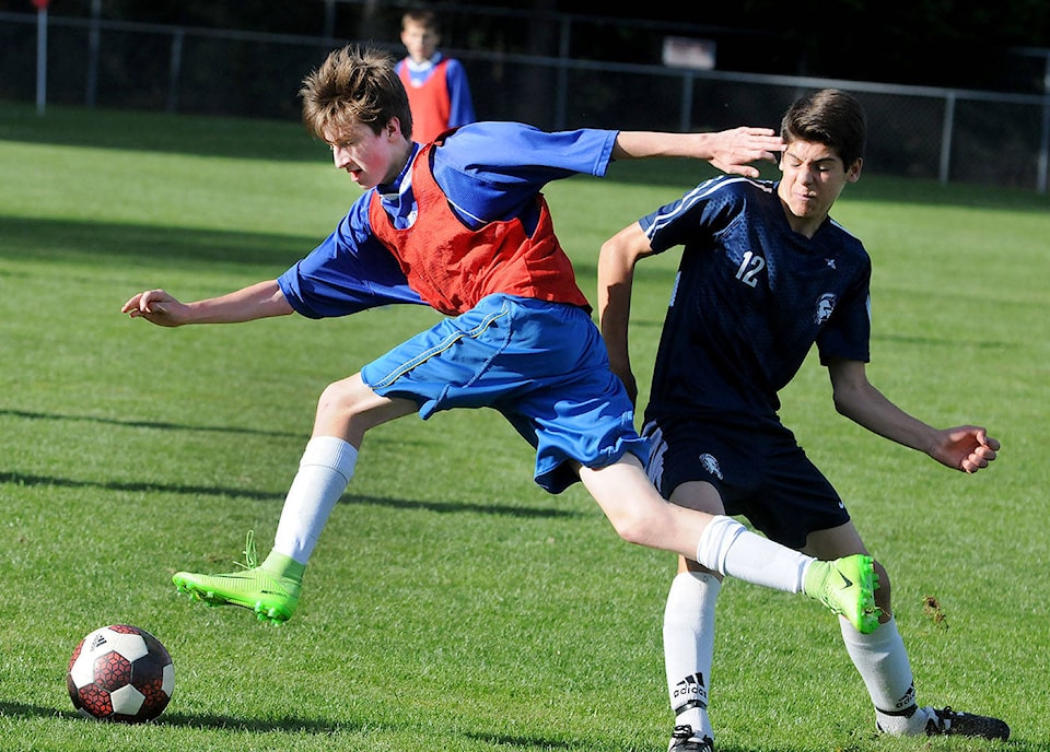 8862742_web1_171011-LAT-sports-jrboyssoccer1