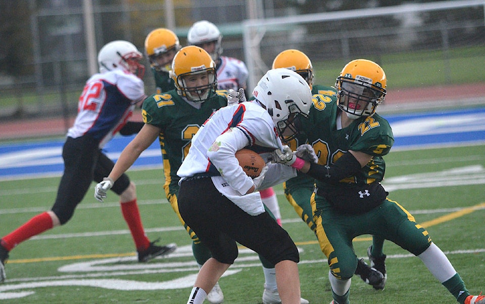 8948651_web1_171011-LAT-Sports-LSS-Football-JV2