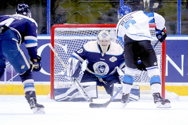 9004914_web1_171020-PWN-Vees-Rivermen-T