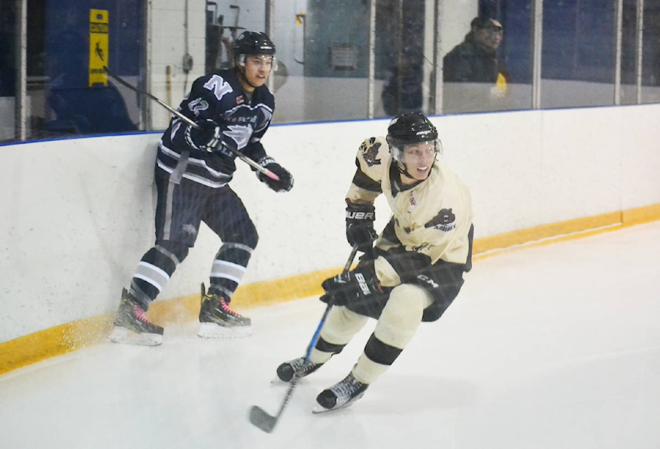 9014204_web1_171026-ALT-Kodiaks-vs-Wolf_2