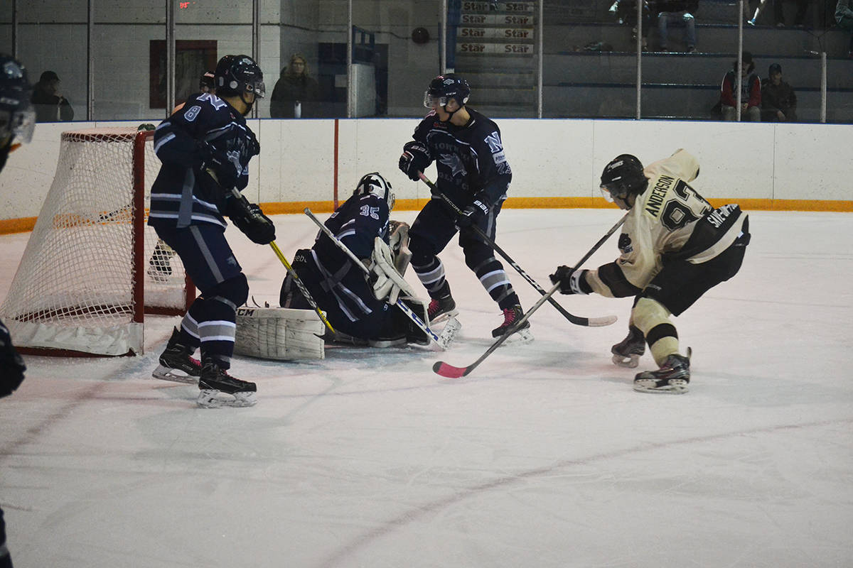 9014204_web1_171026-ALT-Kodiaks-vs-Wolf_4