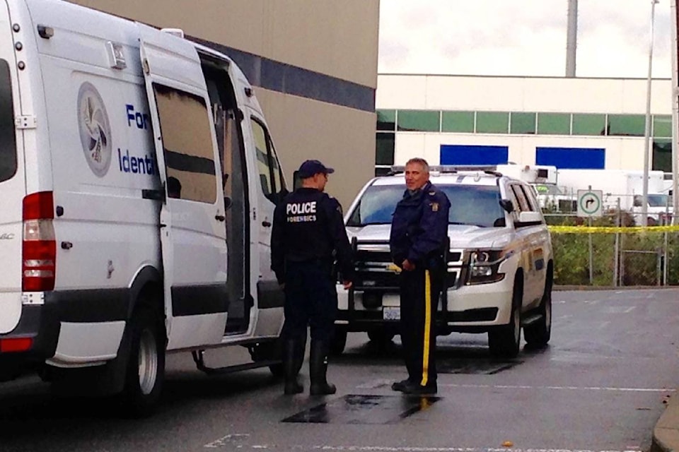 9022488_web1_171020-LAT-M-171020-LAT-PoliceIncidentatMall