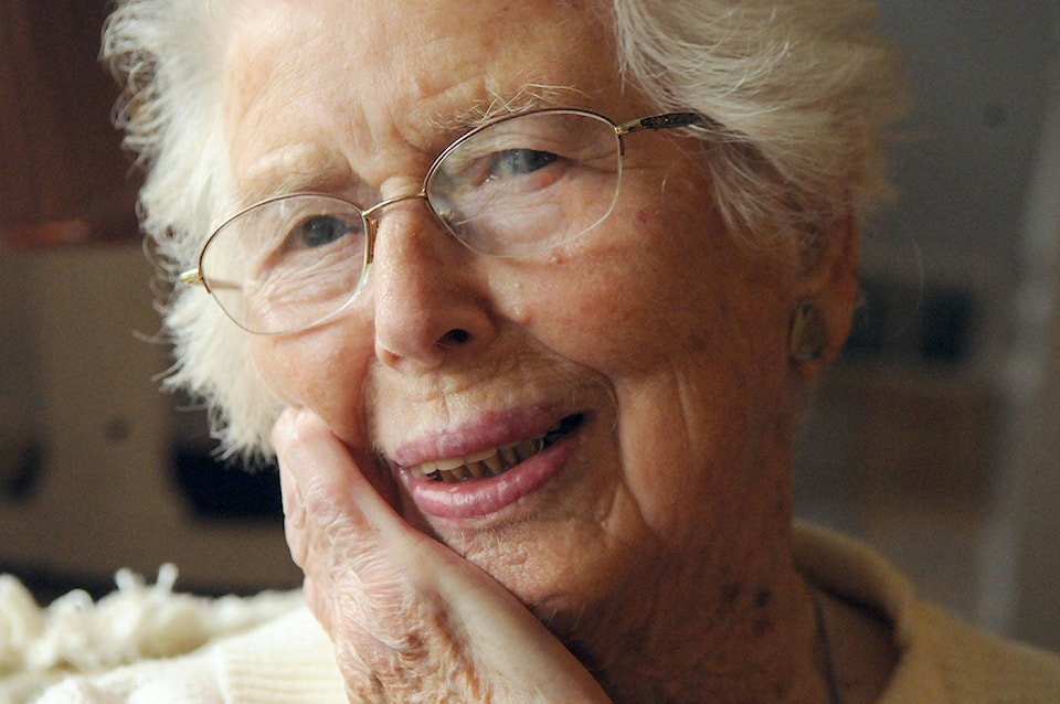 9026145_web1_171025-LAT-171025-centenarian1