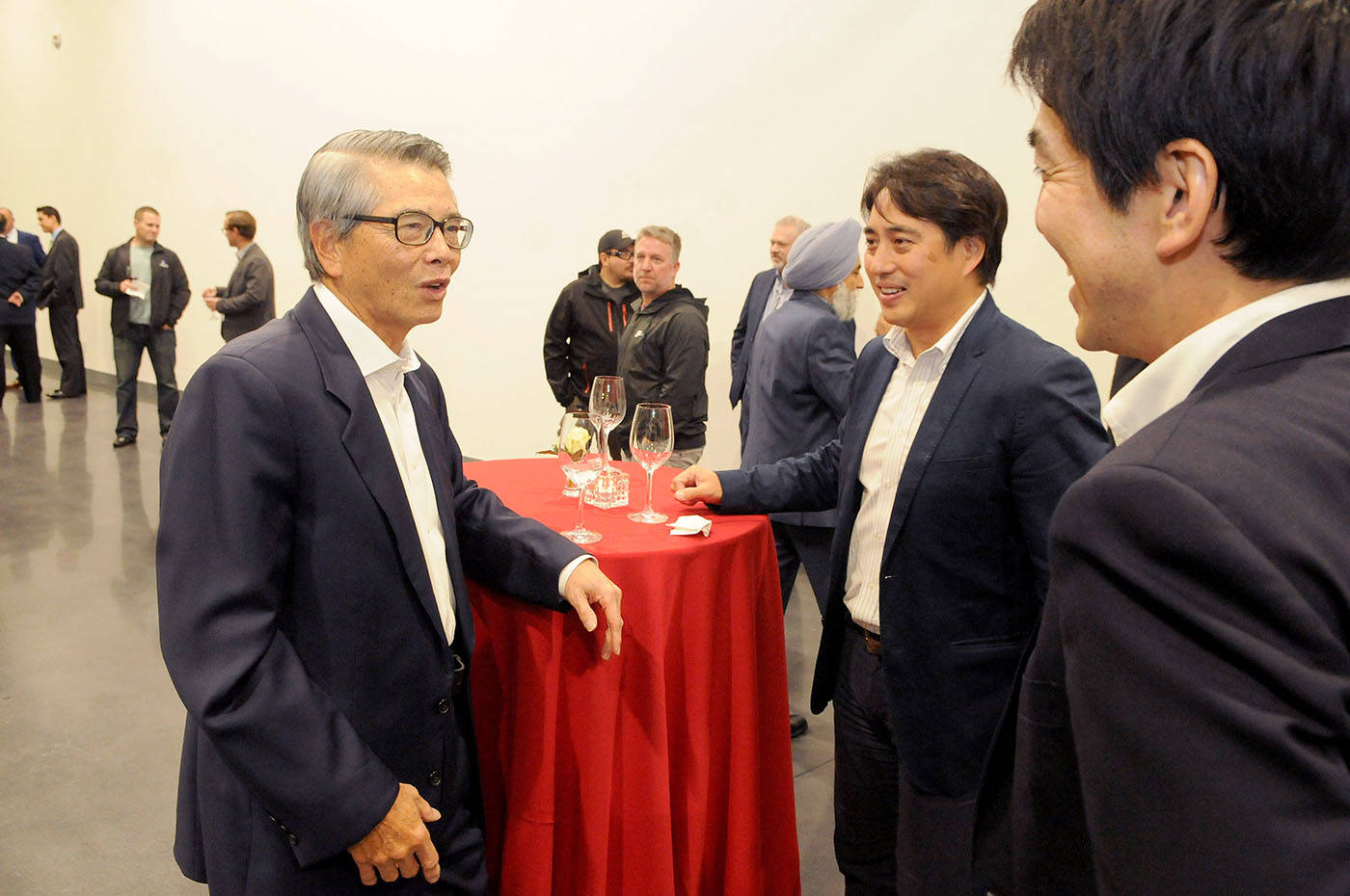 9028099_web1_171025-LAT-isuzugrandopening4