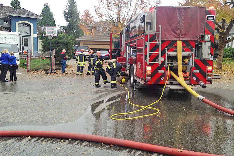 9057530_web1_171023-LAT-structure-fire