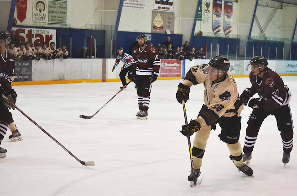 9119015_web1_171102-ALT-Kodiaks-Win-Over-Panthers_2