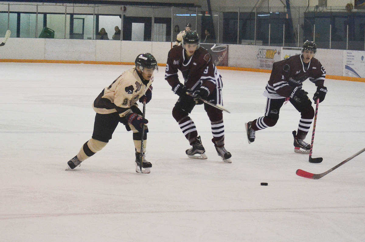9119015_web1_171102-ALT-Kodiaks-Win-Over-Panthers_6