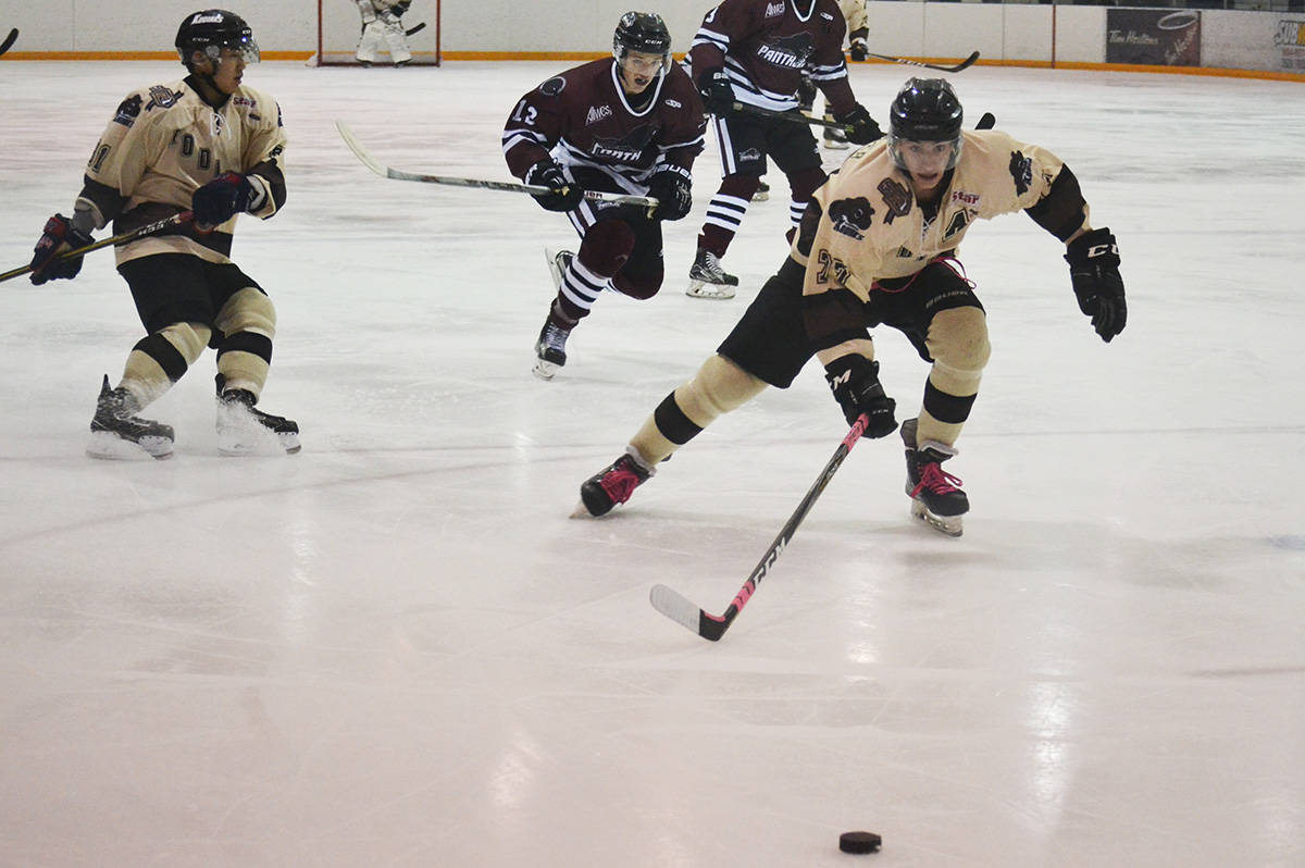 9119015_web1_171102-ALT-Kodiaks-Win-Over-Panthers_7
