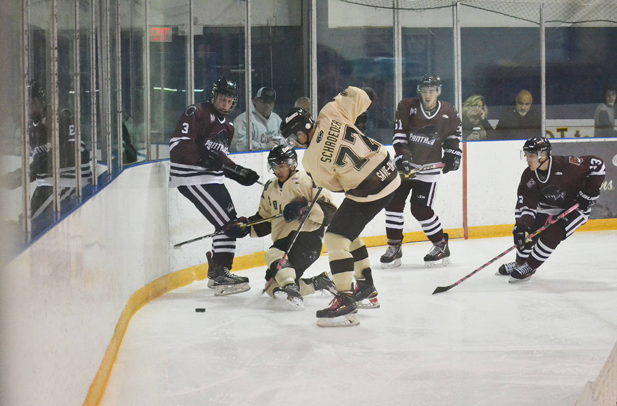 9119015_web1_171102-ALT-Kodiaks-Win-Over-Panthers_9