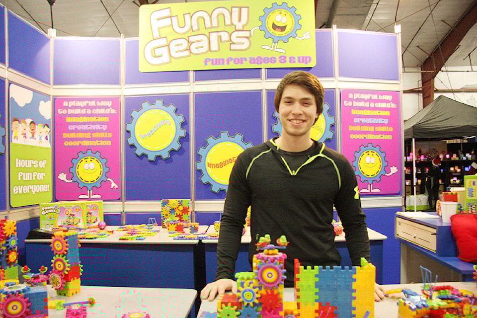9226279_web1_Westcoast-Christmas-Funny-Gears