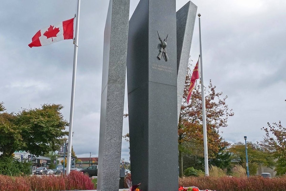 9252341_web1_171106-LAT-M-Cenotaph-flags-df-