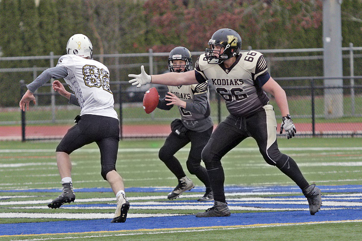 9440260_web1_171118-LAT-SPORTS-Kodiaks-vs-Victoria1