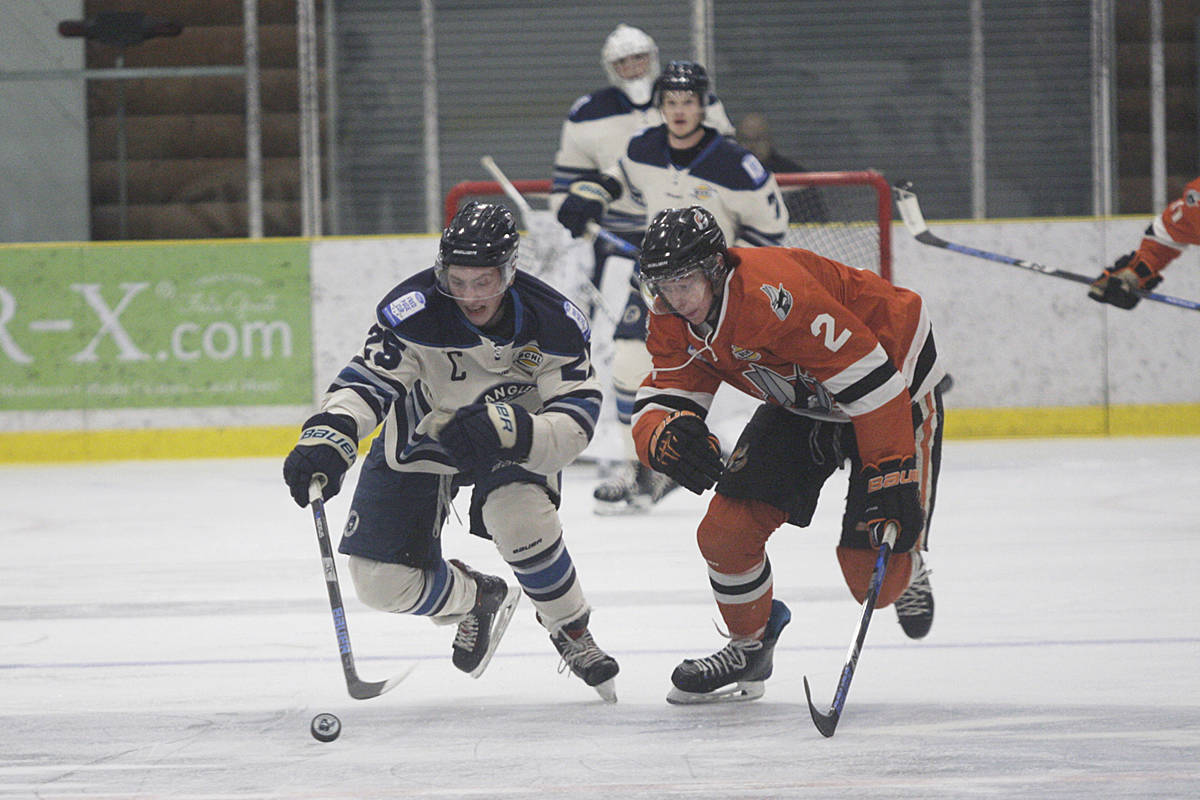 9444608_web1_171119-LAT_SPORTS-Rivermen-versus-Nanaimo-1