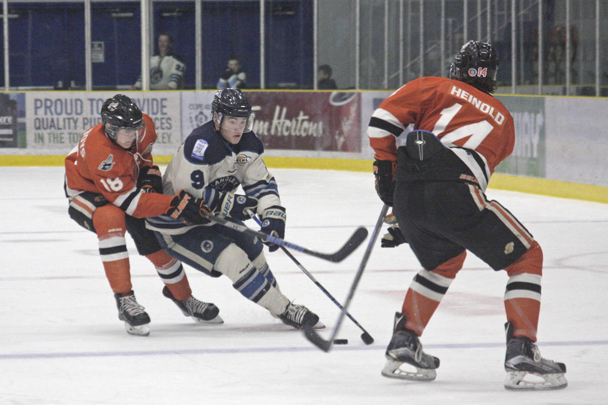 9444608_web1_171119-LAT_SPORTS-Rivermen-versus-Nanaimo-4