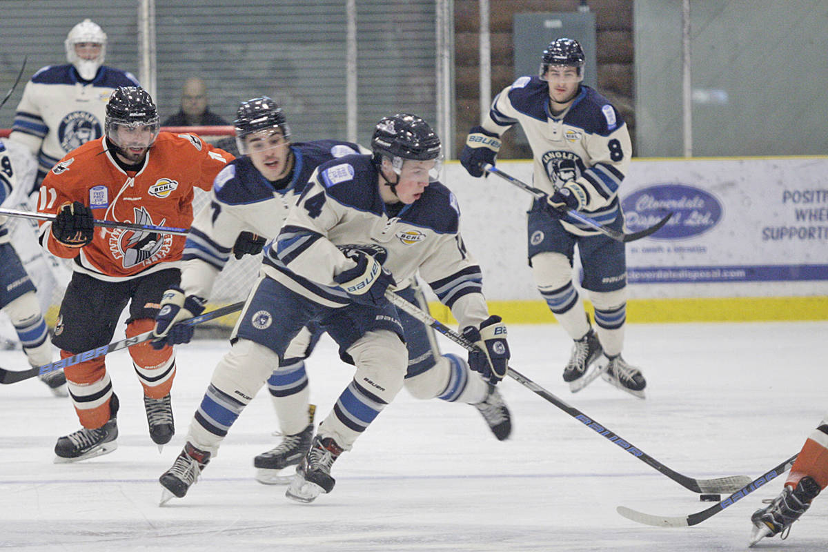 9444608_web1_171119-LAT_SPORTS-Rivermen-versus-Nanaimo-6