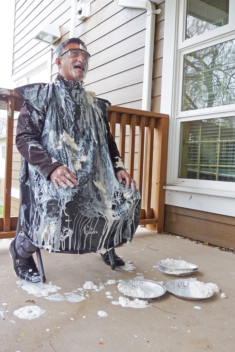 9458570_web1_171120-LAT-pie-in-face-3