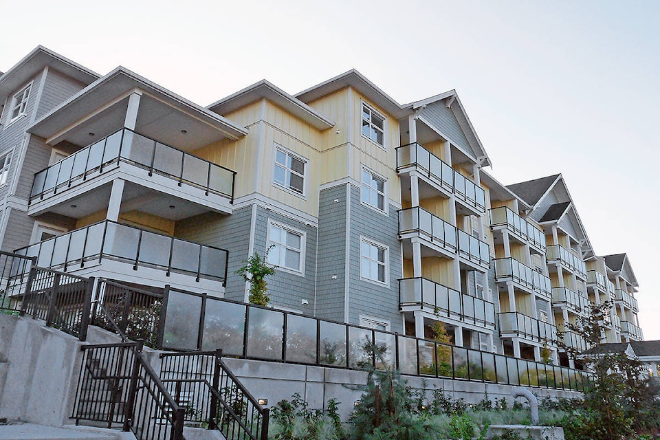 9462744_web1_171120-LAT-Murrayville-condo-file