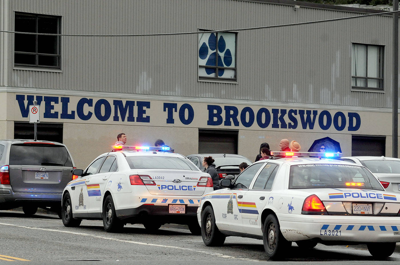 9502266_web1_171124-LAT-brookswoodsecondarylockdown7