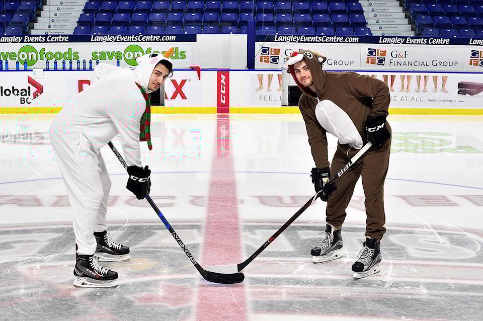 9553544_web1_171201-LAT-sports-giantsPJPartyFaceoff
