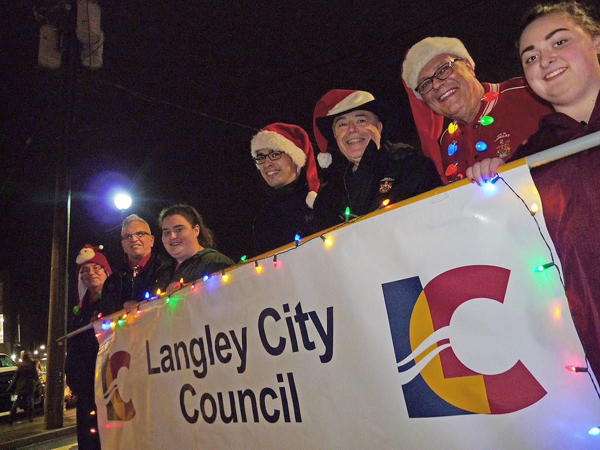 9633941_web1_171202-LAT-magic-of-Christmas-parade-council