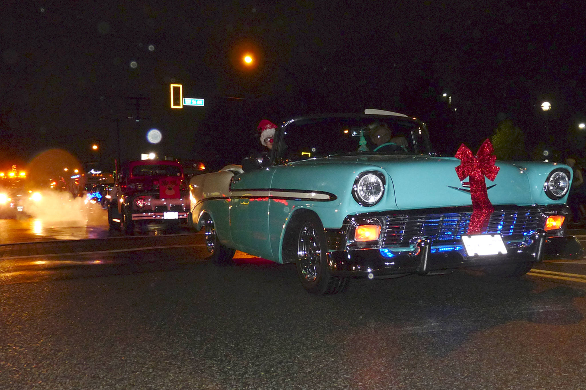 9633941_web1_171202-LAT-magic-of-Christmas-parade-hot-rod