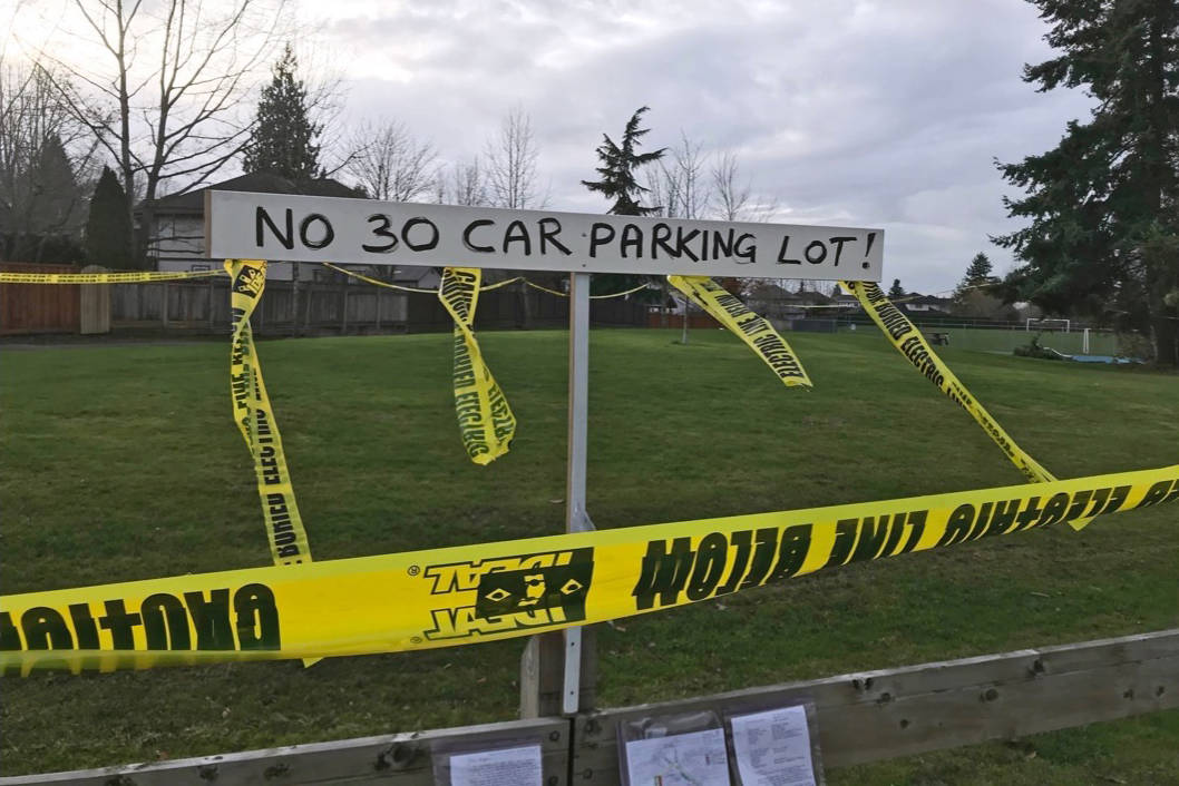 9651580_web1_171208-LAT-Murrayville-School-Parking_4