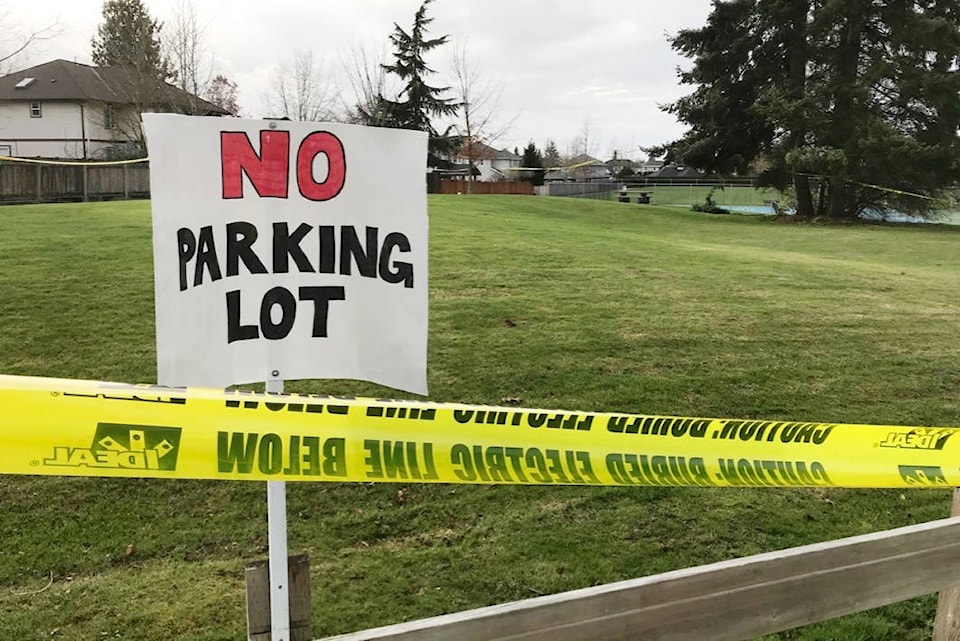 9651580_web1_copy_171208-LAT-Murrayville-School-Parking_3