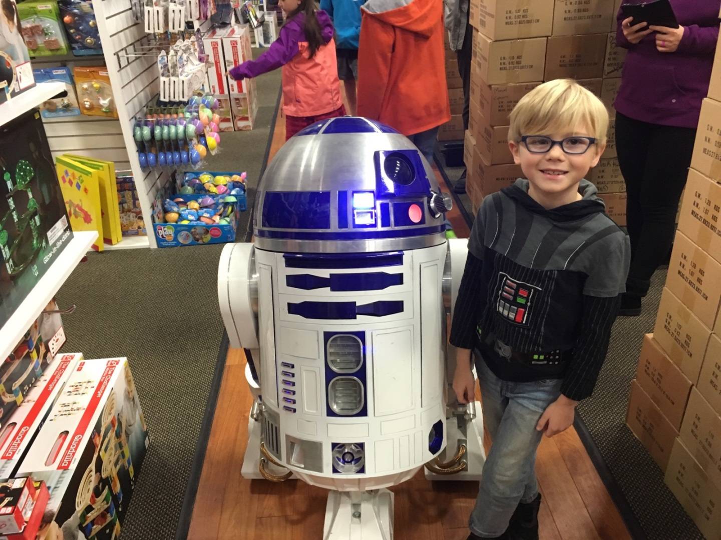 9656315_web1_Casen-and-R2D2