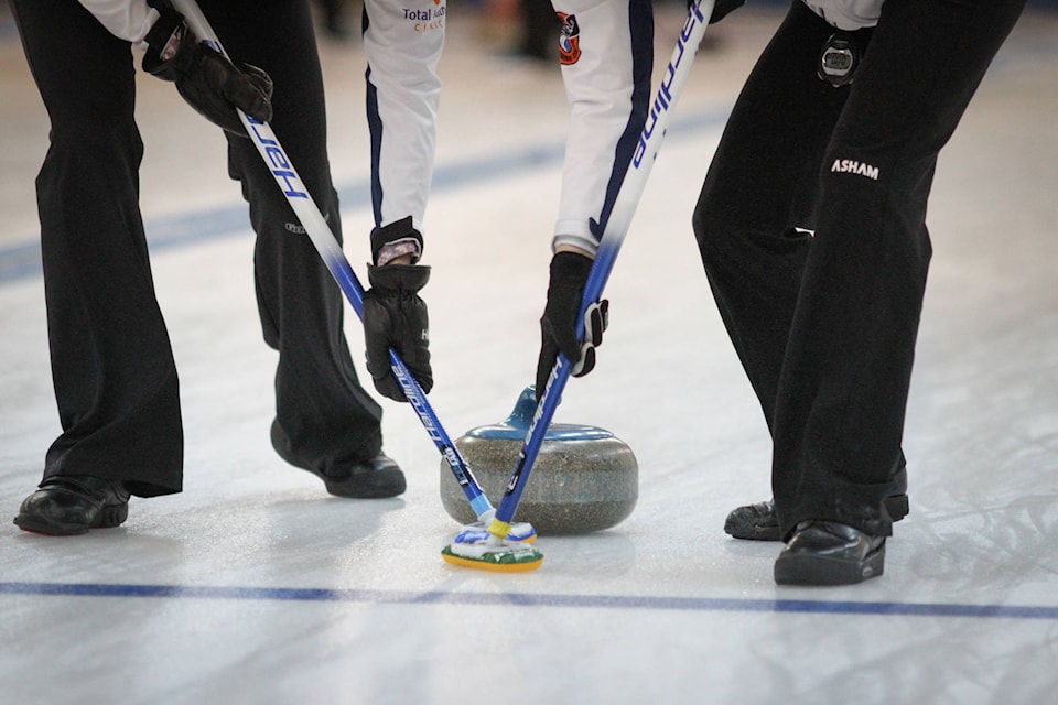 9666220_web1_curling-1321