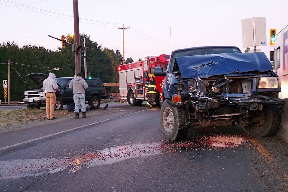 9784435_web1_171213-LAT-crash-on-264