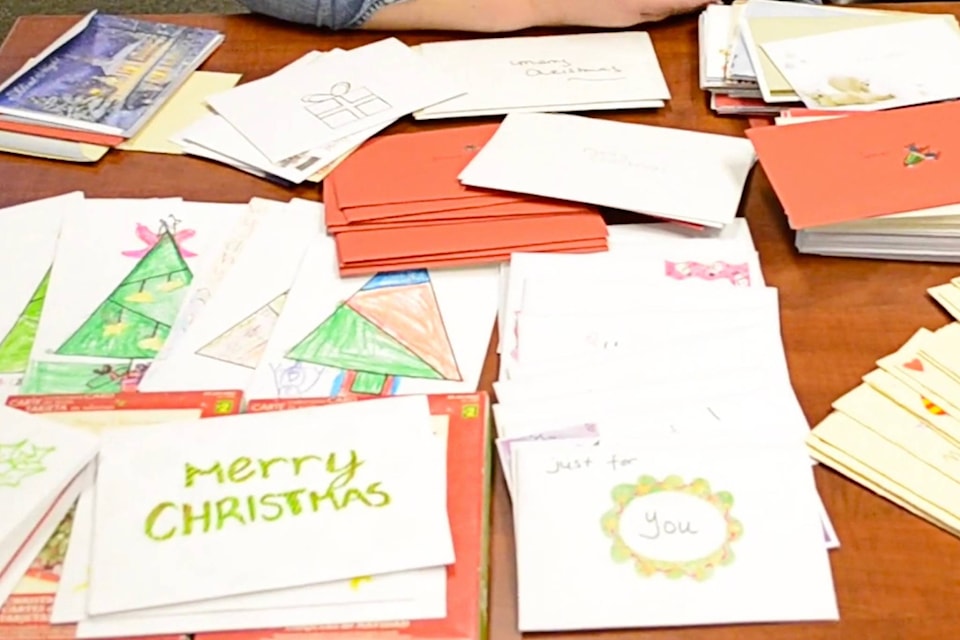 9841176_web1_20171217-KCN-T-MerryChristmasCards