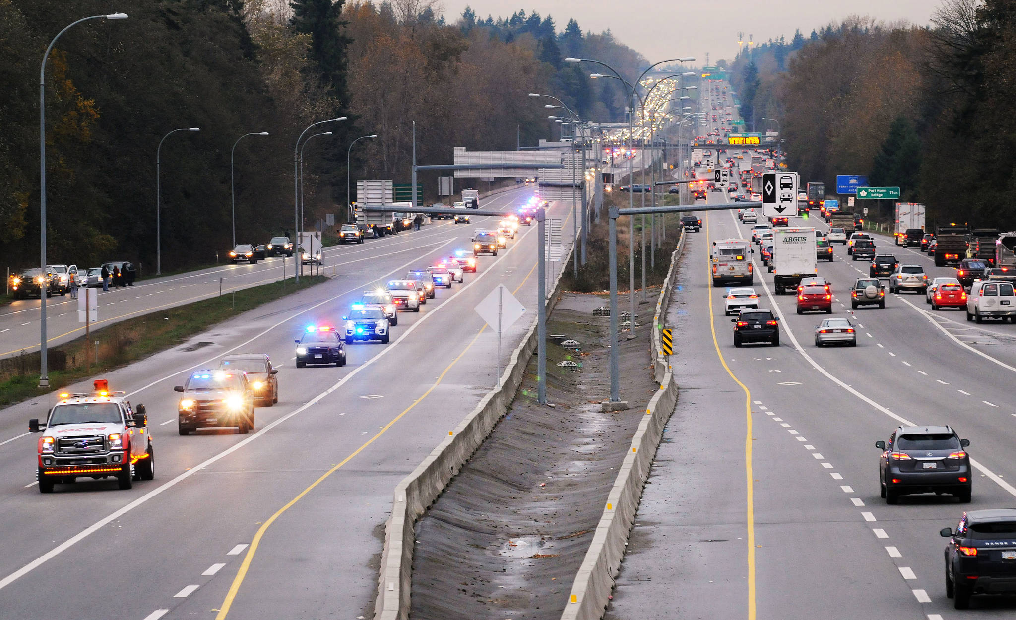 9993630_web1_171115-LAT-RCMPmotorcade1